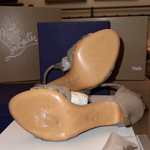 2 inch heels, worn once indoors. Extra heel caps - Picture 4 of 5